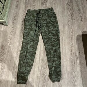Lululemon Camo Joggers Women’s Size 6